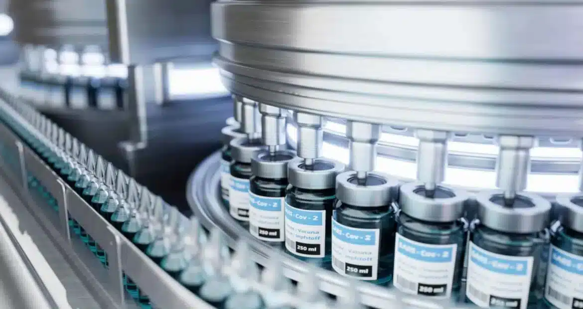Medikamentenflaschen in Abfüllanlage Pharmaceutical | TRIPS group